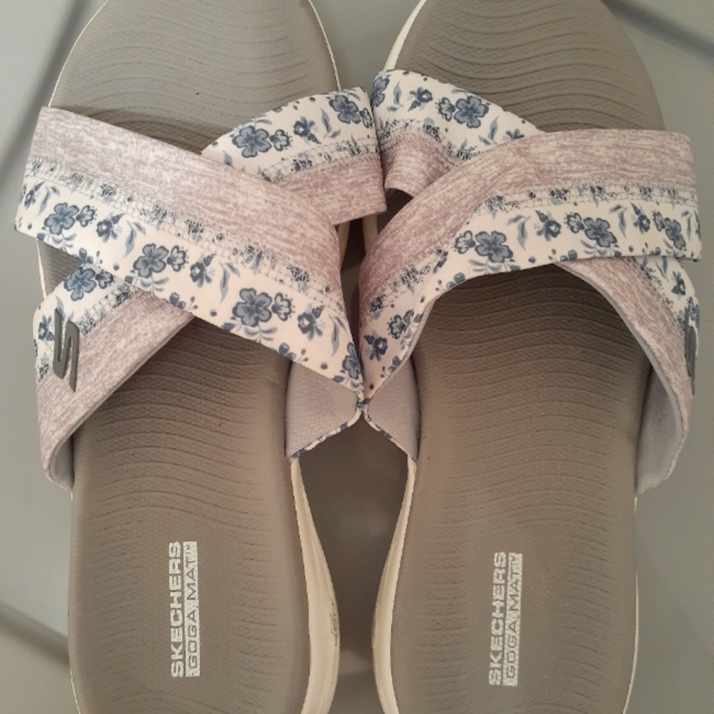 Skechers NWOT